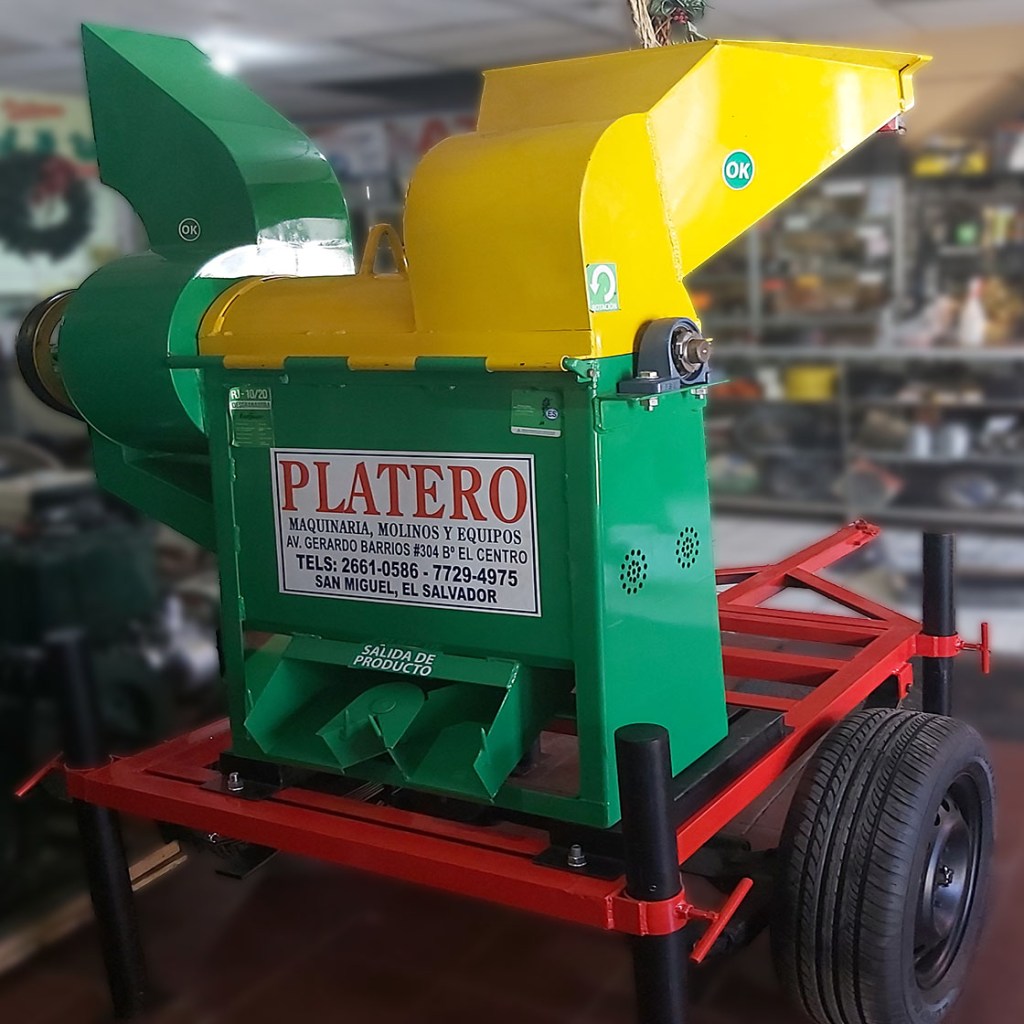 Equipos agrícolas de Plateros Agrícola Industrial, incluyendo picadoras, picadoras moledoras, molinos de martillo y desgranadoras montados en caballete o remolque.